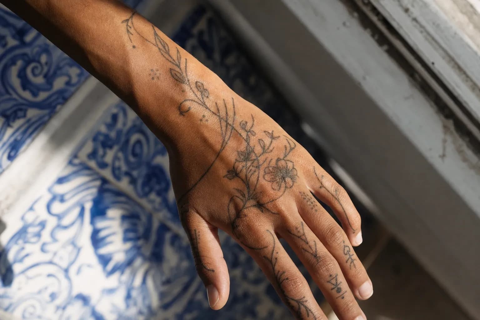 Fineline Tattoo Near Me: A Lisbon Client's Honest Guide — Styles & Techniques, Sasha Tattooist Lisbon