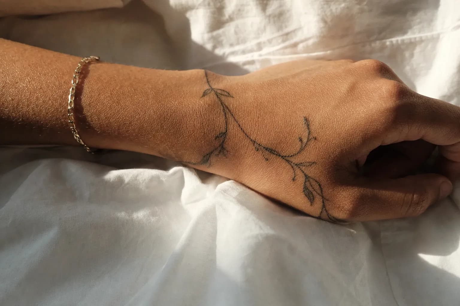 Tattoo Healing Timeline: What Your Skin Is Actually Doing After You Leave the Studio — Tattoo Care, Sasha Tattooist Lisbon